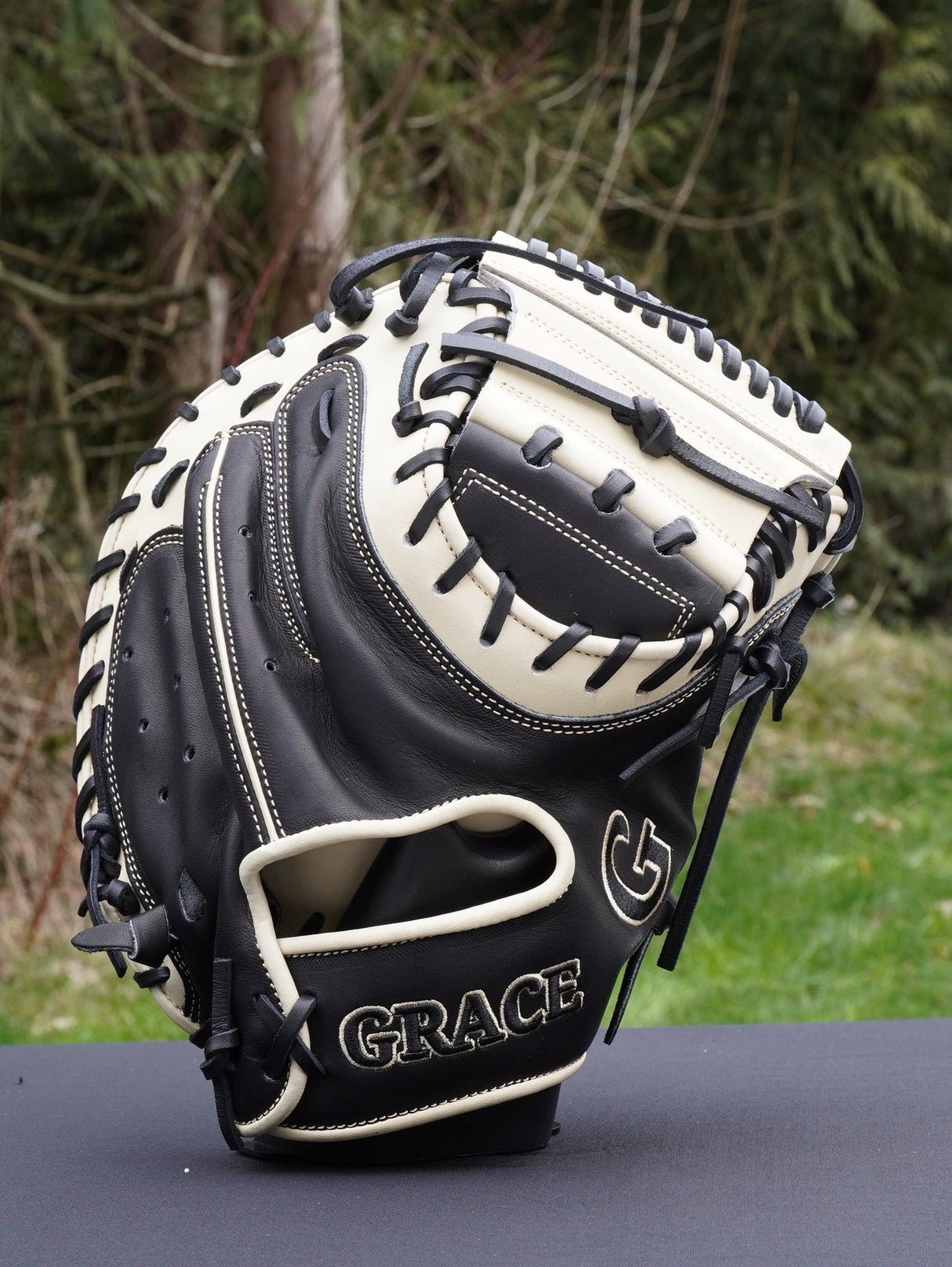 33" Closed Web Catchers Mitt Grace Glove