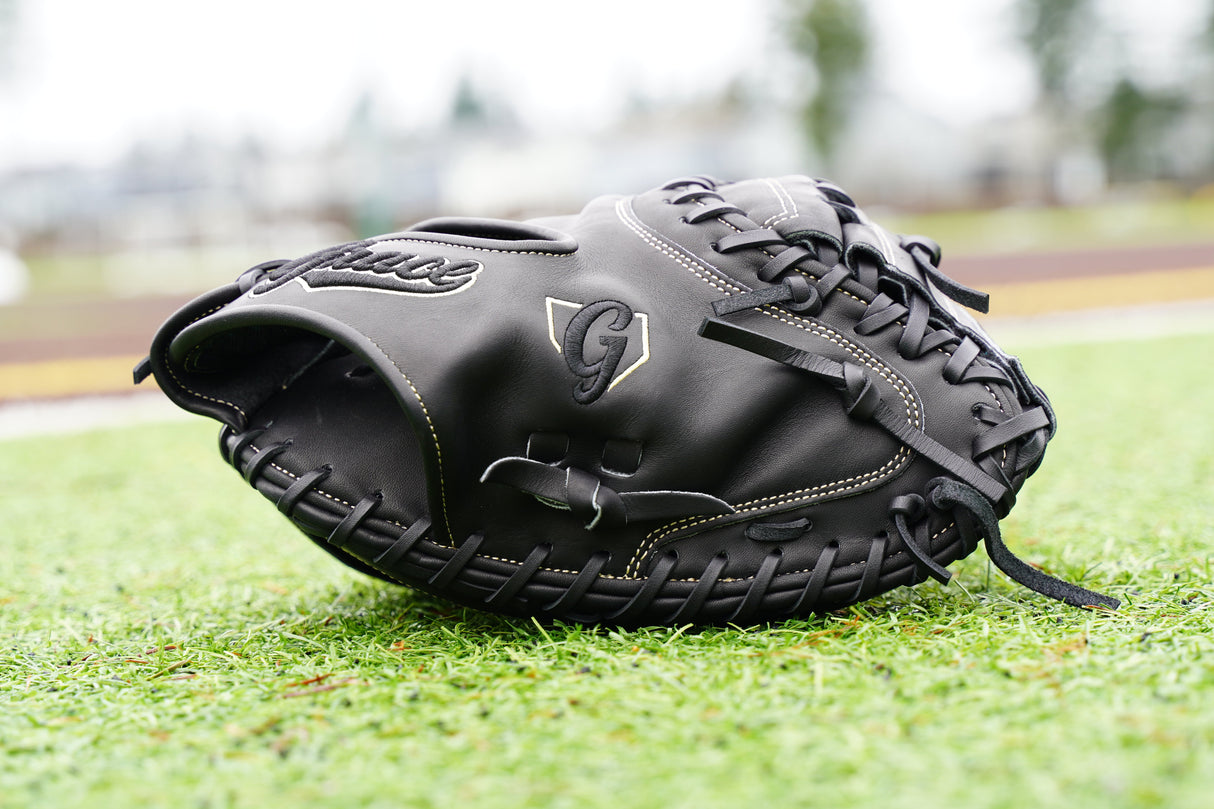 33" Closed Web Catchers Mitt Grace Glove