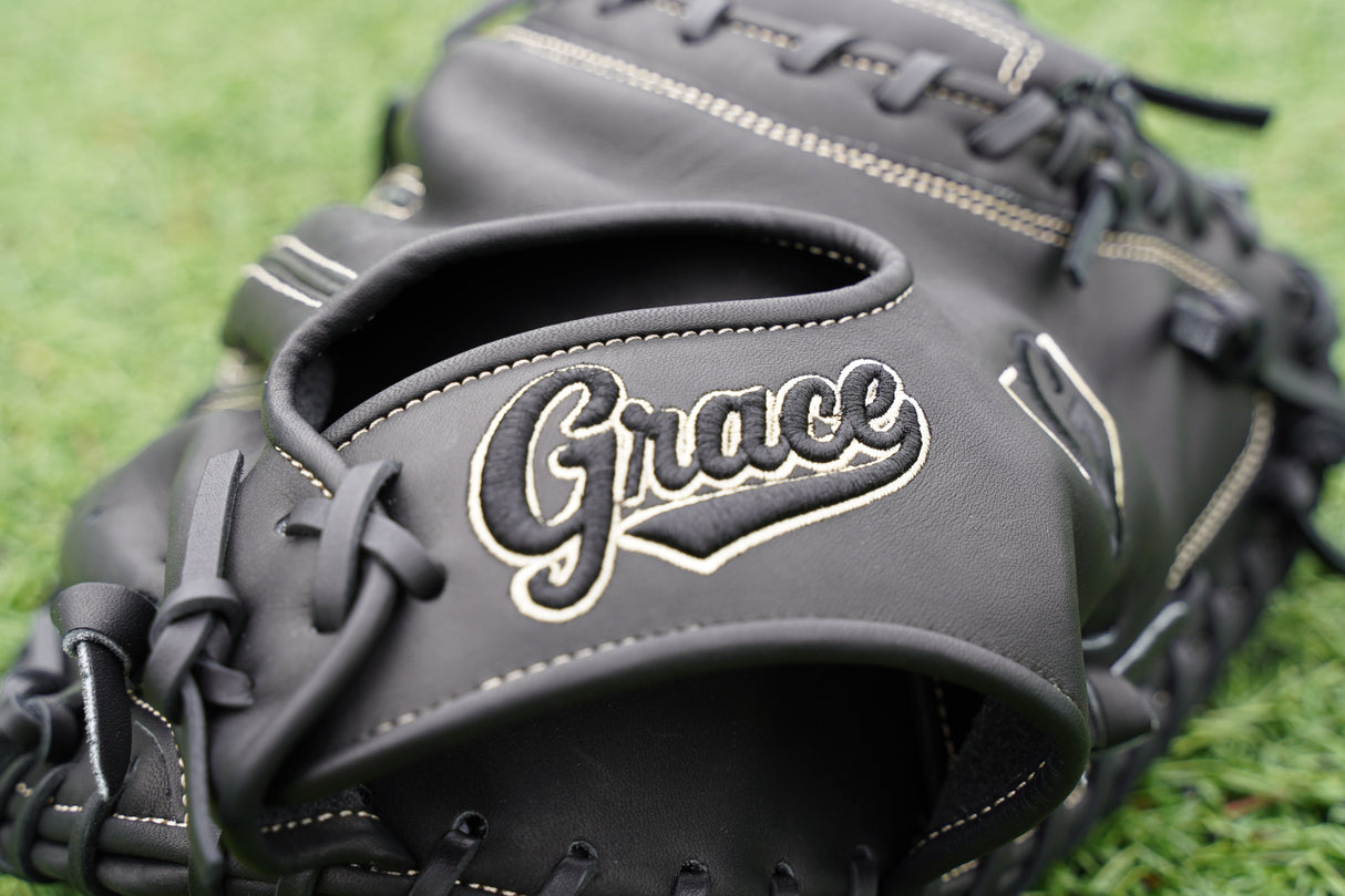 33" Closed Web Catchers Mitt Grace Glove