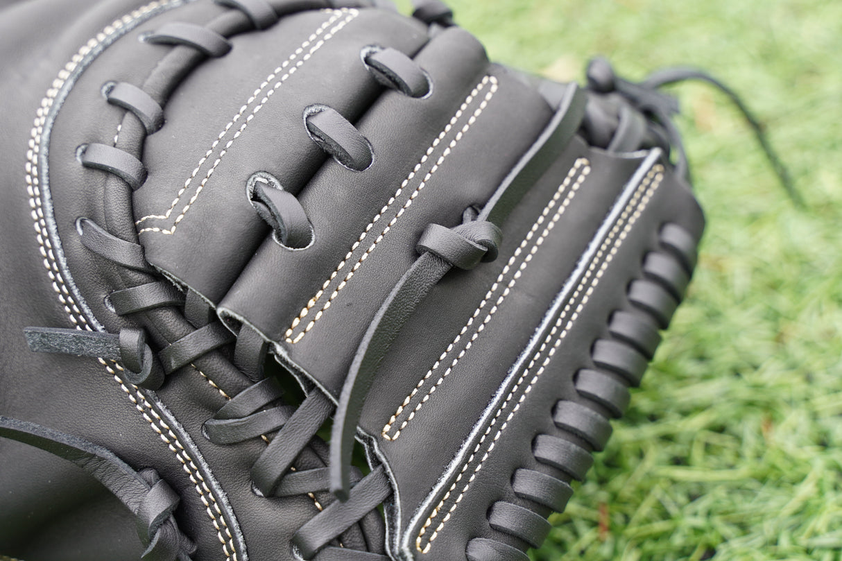 33" Closed Web Catchers Mitt Grace Glove